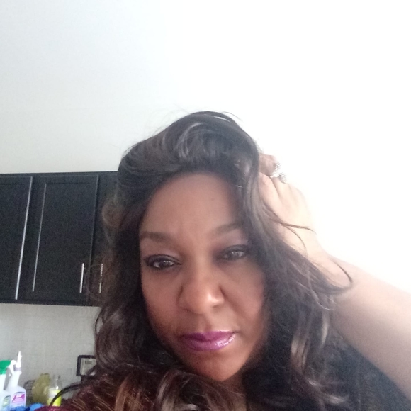 Meet your Posher, Dezirae - Picture 1 of 3